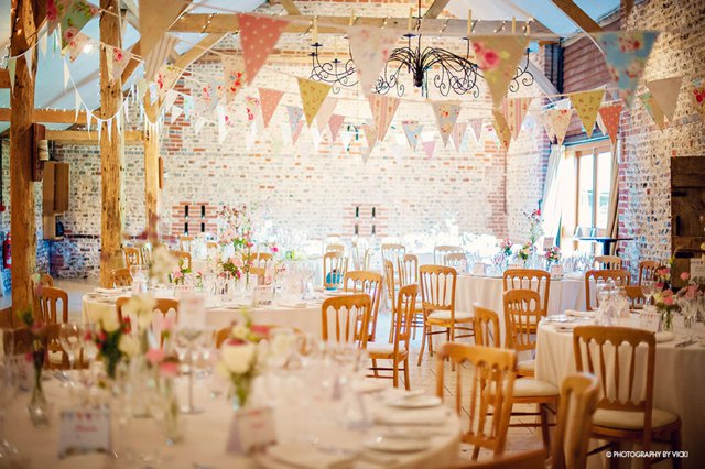 5 Fabulous Reasons to have a Barn Wedding Venue_0017